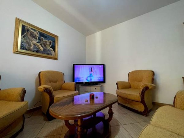 Vlore, jepet me qera apartament ne plazh 2+1+BLK Kati 8, 110 m² 25 Euro (Bulevardi Ismail Qemali)