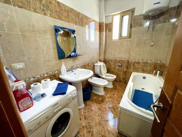 Vlore, jepet me qera apartament ne plazh 1+1+BLK 60 m² 2.500 Leke (Lungomare)