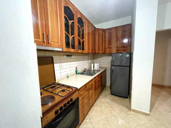 Vlore, jepet me qera apartament ne plazh 1+1+BLK 60 m² 2.500 Leke (Lungomare)