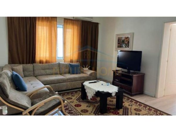 Tirane, jepet me qera apartament 2+1 Kati 3, 115 m² 500 Euro (Hime Kolli)