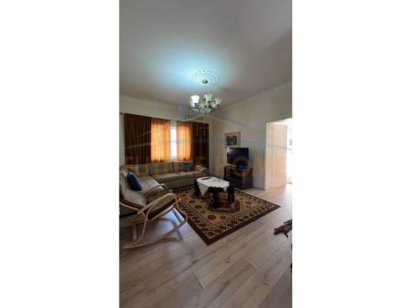 Tirane, jepet me qera apartament 2+1 Kati 3, 115 m² 500 Euro (Hime Kolli)