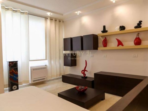 Tirane, jap me qera apartament 2+1+BLK Kati 6, 100 m² 800 Euro (Rr. Myslym Shyri)