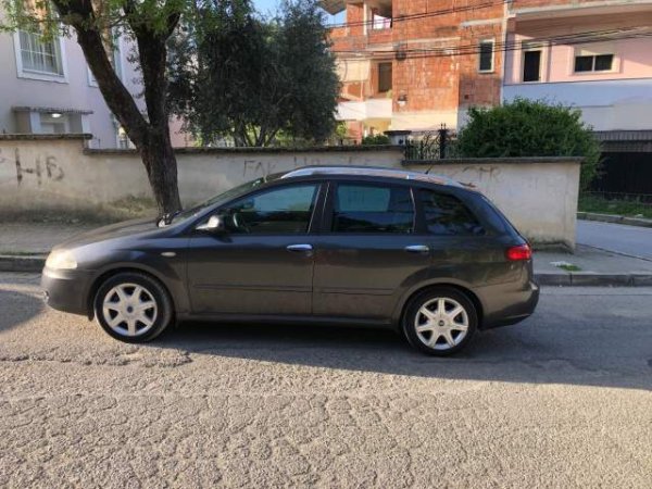 Tirane, shitet makine karavan Fiat Croma Viti 2006, 2.300 Euro