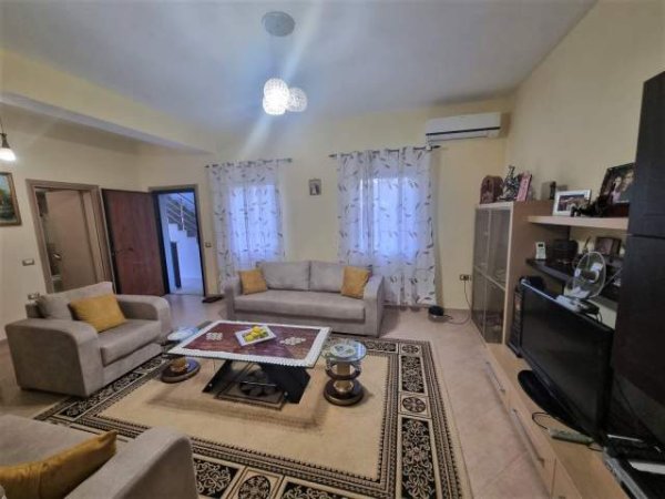 Tirane, shitet Vile 5+1 306 m² 320.000 Euro (Berzhite)