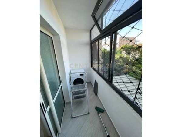Tirane, jepet me qera apartament 1+1+BLK Kati 2, 56 m² 450 Euro (Rruga e Kavajes)