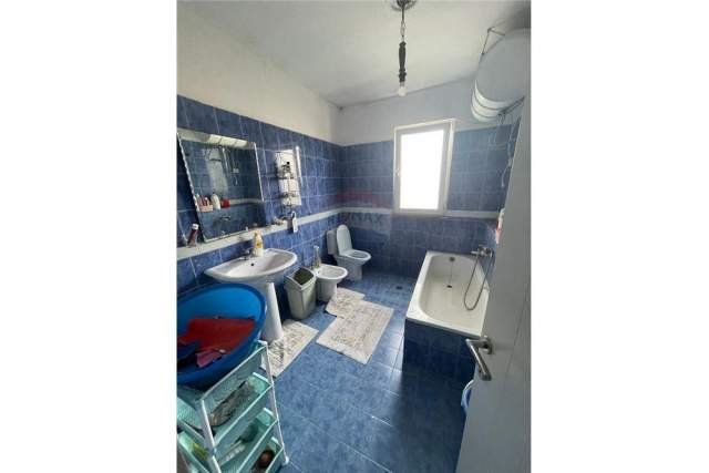 Tirane, shitet apartament 3+1 Kati 3, 124 m² 110.000 Euro (Allias)