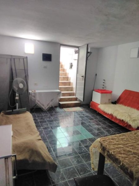 Tirane, jepet me qera garsonier 1+1 Kati 0, 40 m² 20.000 Leke (Pjeter Bogdani)