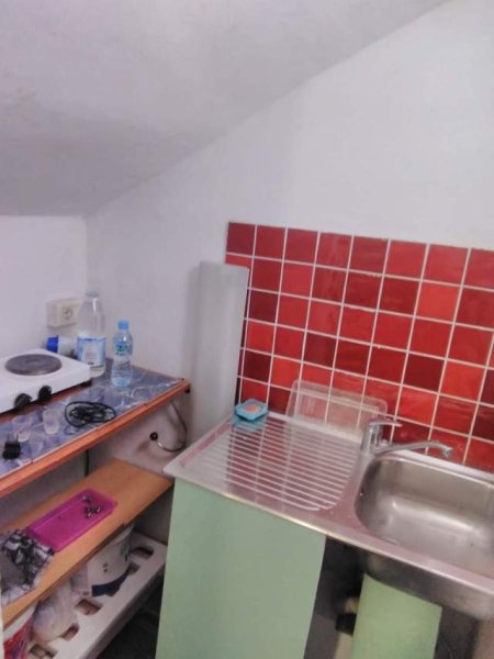 Tirane, jepet me qera garsonier 1+1 Kati 0, 40 m² 20.000 Leke (Pjeter Bogdani)