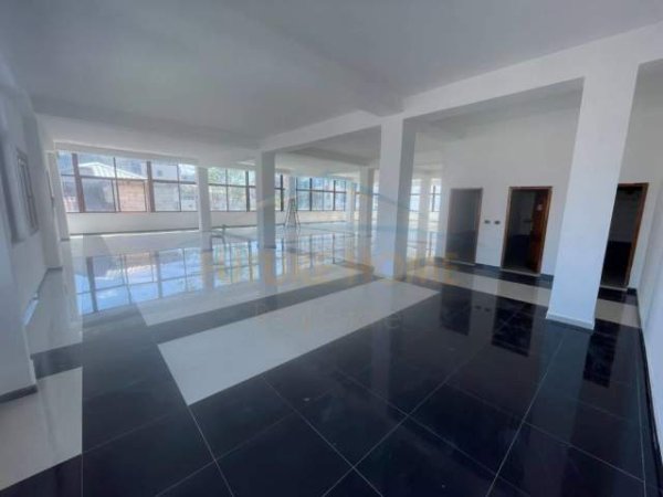 Tirane, jepet me qera ambjent biznesi Kati 0, 500 m² 2.500 Euro (Rruga 5 maj)