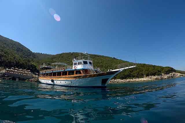 Boat trip - Boat tour - Udhetim me anije ne Vlore - Udhetim me anije ne Karaburun - Udhetim me anije ne Sazan