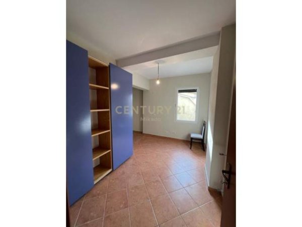 Tirane, jepet me qera apartament 3+1+A+BLK Kati 4, 125 m² 600 Euro (Komuna e parisit)