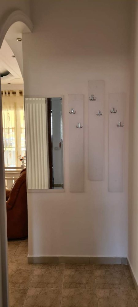 Tirane, jepet me qera garsonier 1+1 Kati 2, 47 m² 25.000 Leke