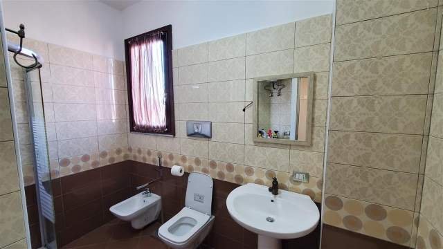 Durres, jap me qera apartament 2+1+A+BLK Kati 10, 90 m2, 40 euro (Nata) (Sefer Efendi)