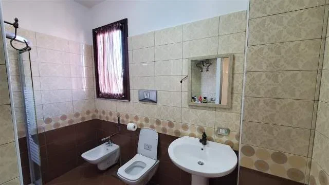 Durres, jap me qera apartament me afat te gjate, 2+1+A+BLK Kati 10, 90 m2, 45.000 leke (Sefer Efendi)