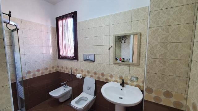 Durres, jap me qera apartament me afat te gjate, 2+1+A+BLK Kati 10, 90 m2, 45.000 leke (Sefer Efendi)