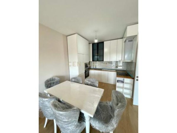 Tirane, jepet me qera apartament1+1 te Farmacia 10 ARLIS, 64 m² 400 Euro