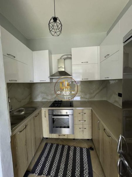 Tirane, jap me qera apartament Kati 2, 110 m² 400 Euro (Fresku)