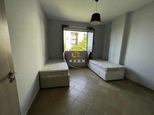 Tirane, jap me qera apartament Kati 2, 110 m² 400 Euro (Fresku)