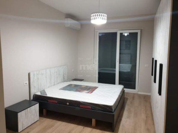 Tirane, jepet me qera apartament 2+1+BLK 112 m² 650 Euro (Laprake)
