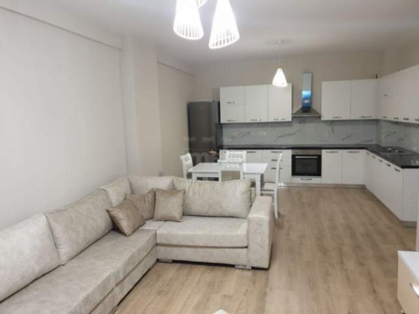 Tirane, jepet me qera apartament 2+1+BLK 112 m² 650 Euro (Laprake)