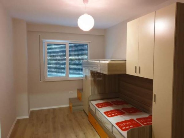 Tirane, jepet me qera apartament 2+1+BLK 112 m² 650 Euro (Laprake)