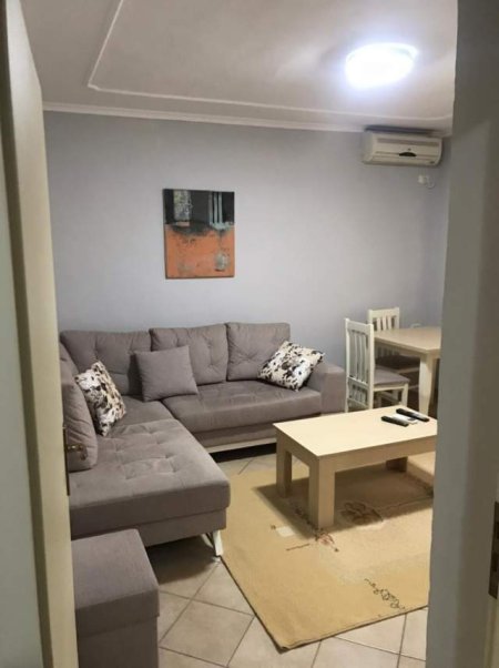Tirane, jepet me qera apartament 1+1 Kati 2, 65 m² 370 Euro (Qender, Posta Qendrore)