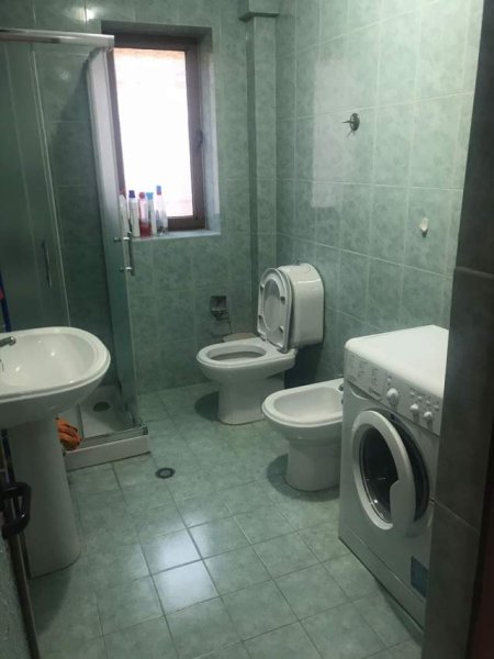 Tirane, jepet me qera apartament 1+1 Kati 2, 65 m² 370 Euro (Qender, Posta Qendrore)