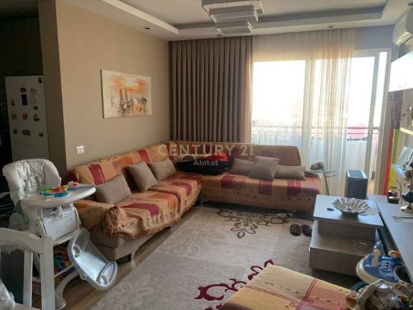 Tirane, jap me qera apartament 2+1+A+BLK Kati 12, 110 m² 800 Euro (Sheshi Skenderbej)