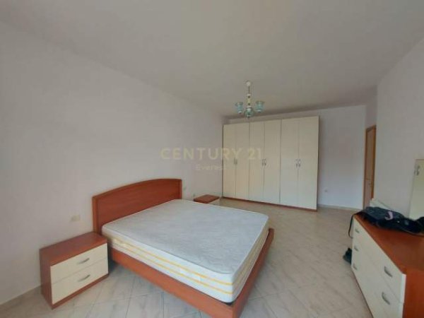 Tirane, jepet me qera apartament 1+1+BLK Kati 4, 120 m² 420 Euro (Komuna e Parisit)