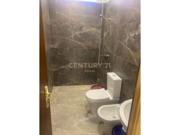 Tirane, jap me qera garsonier 1+1 Kati 2, 28 m² 200 Euro (Niko Avrami)