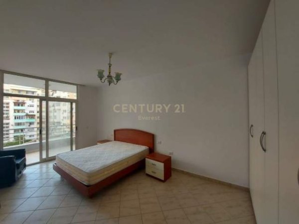 Tirane, jepet me qera apartament 1+1+BLK Kati 4, 120 m² 420 Euro (Komuna e Parisit)