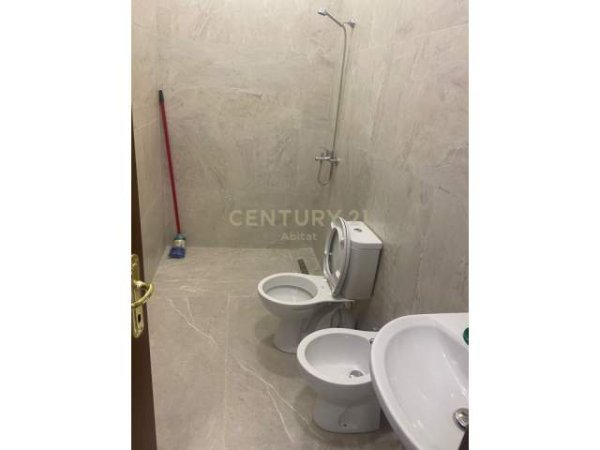 Tirane, jap me qera apartament 1+1 Kati 2, 46 m² 250 Euro (Niko Avrami)