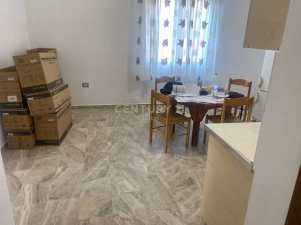 Tirane, jap me qera apartament 1+1 Kati 2, 29 m² 250 Euro (Niko Avrami)