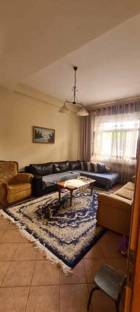 Tirane, jepet me qera Vile 3+1+A+BLK Kati 0, 190 m² 2.000 Euro (Komuna e Parisit)