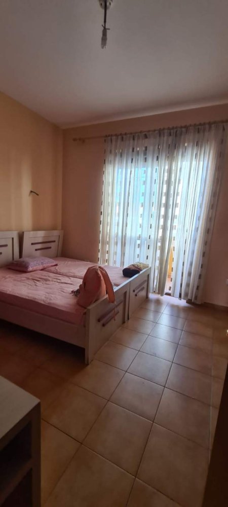 Tirane, jepet me qera Vile 3+1+A+BLK Kati 0, 190 m² 2.000 Euro (Komuna e Parisit)