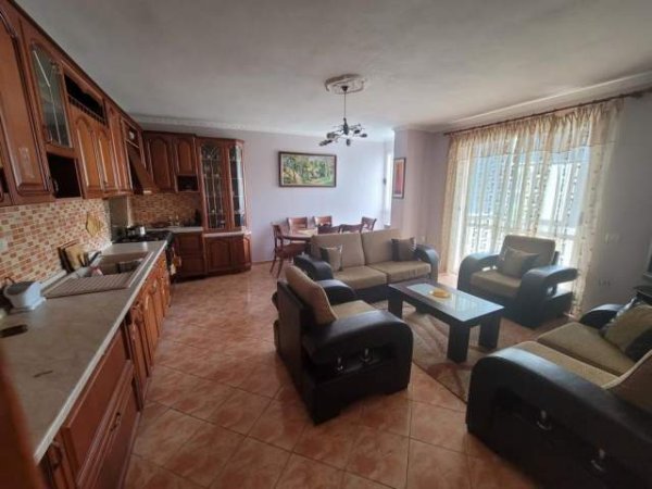 Tirane, jepet me qera apartament Kati 3, 85 m² 300 Euro (Don Bosko)