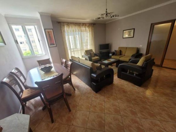 Tirane, jepet me qera apartament Kati 3, 85 m² 300 Euro (Don Bosko)
