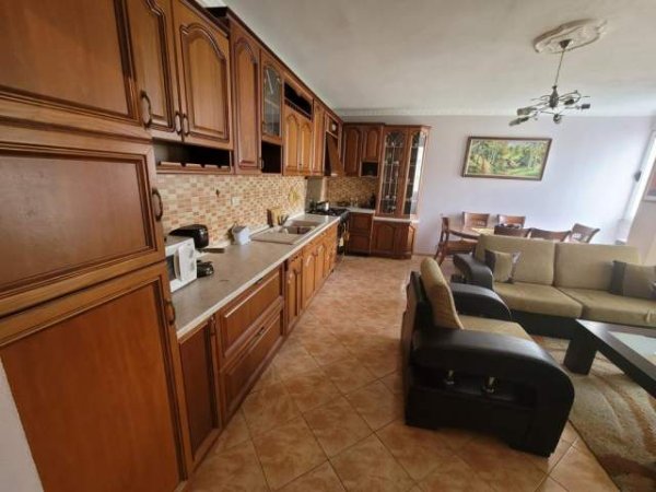 Tirane, jepet me qera apartament Kati 3, 85 m² 300 Euro (Don Bosko)