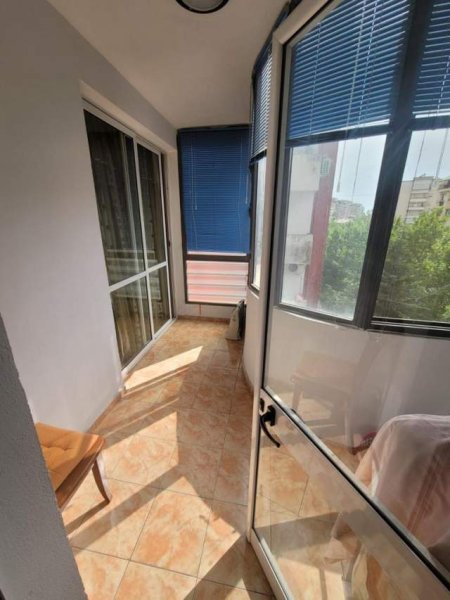 Tirane, jepet me qera apartament Kati 3, 85 m² 300 Euro (Don Bosko)