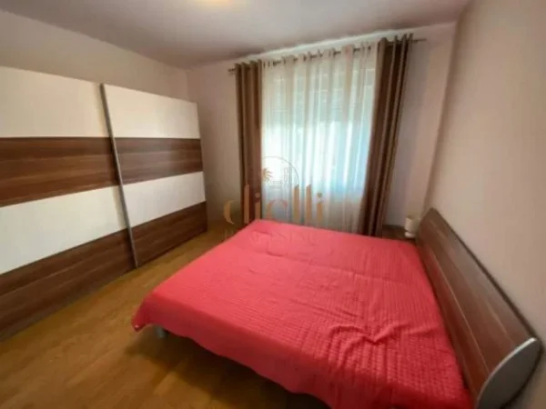 Tirane, jepet me qera apartament 3+1 Kati 2, 220 m² 1.600 Euro (rezidenca Touch of the sun)