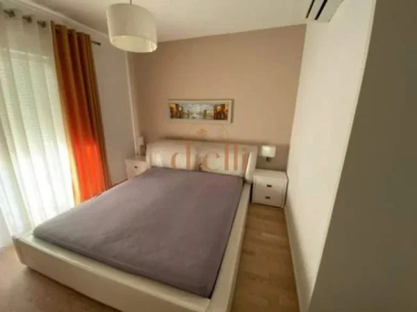 Tirane, jepet me qera apartament 3+1 200 m² 1.500 Euro (rezidenca Touch of the sun)