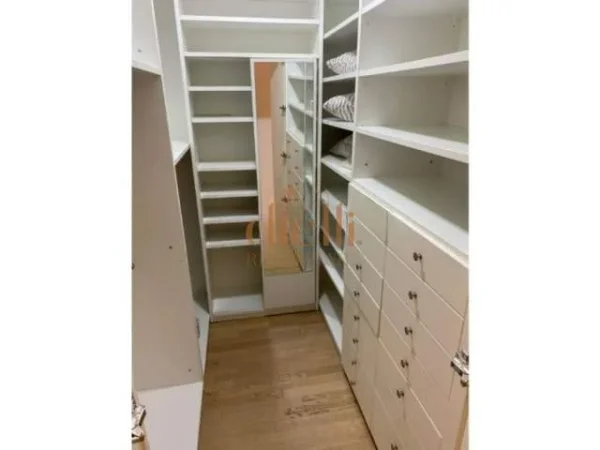 Tirane, jepet me qera apartament 3+1 200 m² 1.500 Euro (rezidenca Touch of the sun)