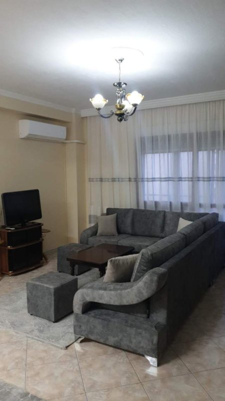 Tirane, jepet me qera apartament 2+1 Kati 3, 90 m² 550 Euro (BLV. Zogu I)
