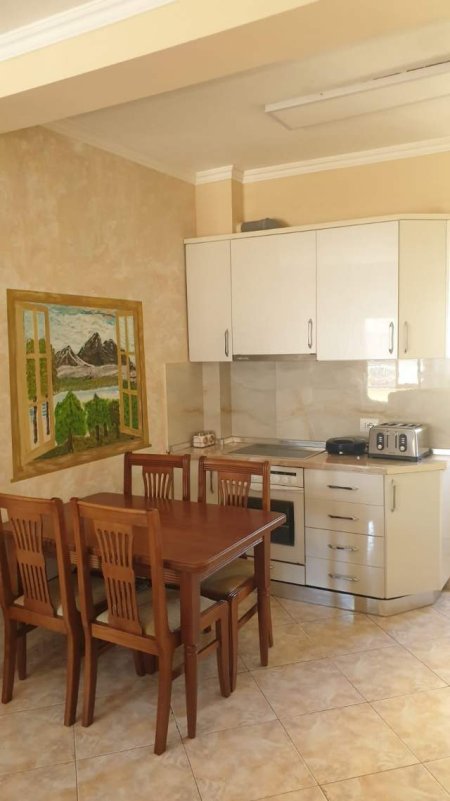 Tirane, jepet me qera apartament 2+1 Kati 3, 90 m² 550 Euro (BLV. Zogu I)
