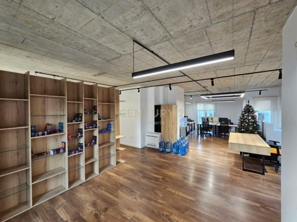 Tirane, jap me qera zyre 170 m² 2.000 Euro (Rruga e Elbasanit)