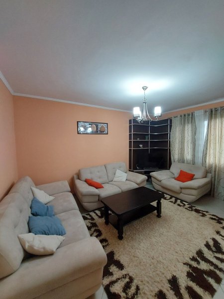 Jepet me qera apartament 2+1, Rr:"Njazi Meka, prane Spitalit Nene Tereza