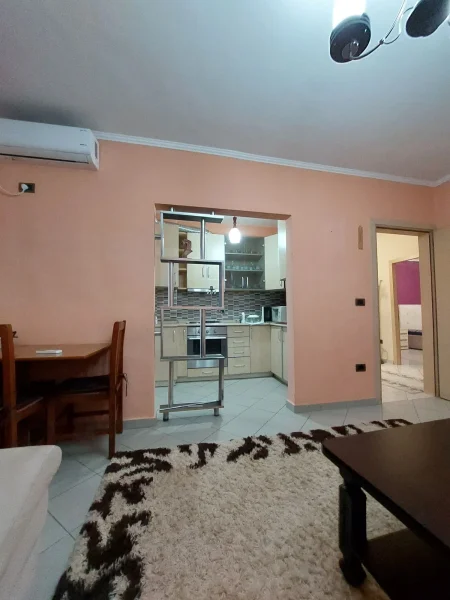 Jepet me qera apartament 2+1, Rr:"Njazi Meka, prane Spitalit Nene Tereza