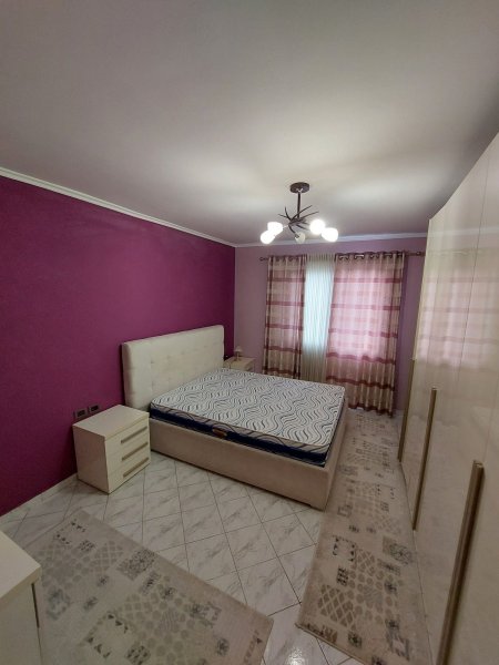 Jepet me qera apartament 2+1, Rr:"Njazi Meka, prane Spitalit Nene Tereza