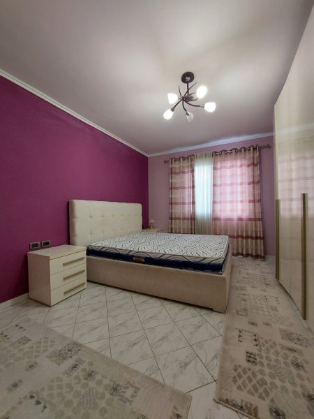 Jepet me qera apartament 2+1, Rr:"Njazi Meka, prane Spitalit Nene Tereza