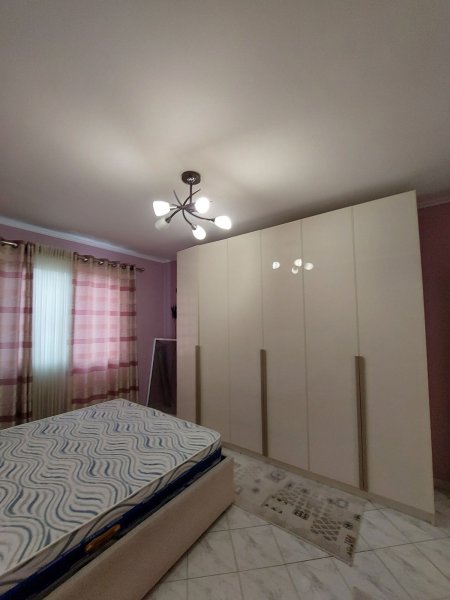 Jepet me qera apartament 2+1, Rr:"Njazi Meka, prane Spitalit Nene Tereza